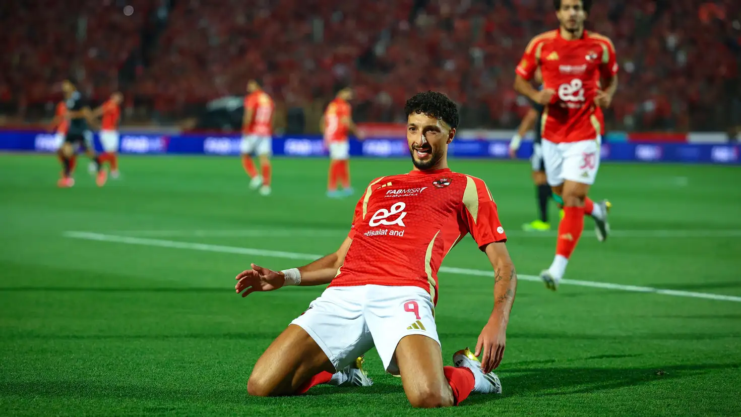 وسام أبو علي لاعب الأهلي