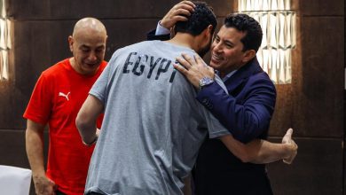 Photo of أشرف صبحي وهاني أبو ريدة يجتمعان بمنتخب مصر في معسكر الإمارات